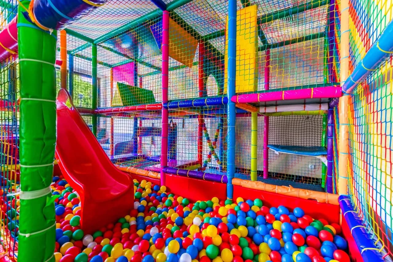 Mielno: Co robić? Przewodnik po atrakcjach, nocą i dla rodzin!