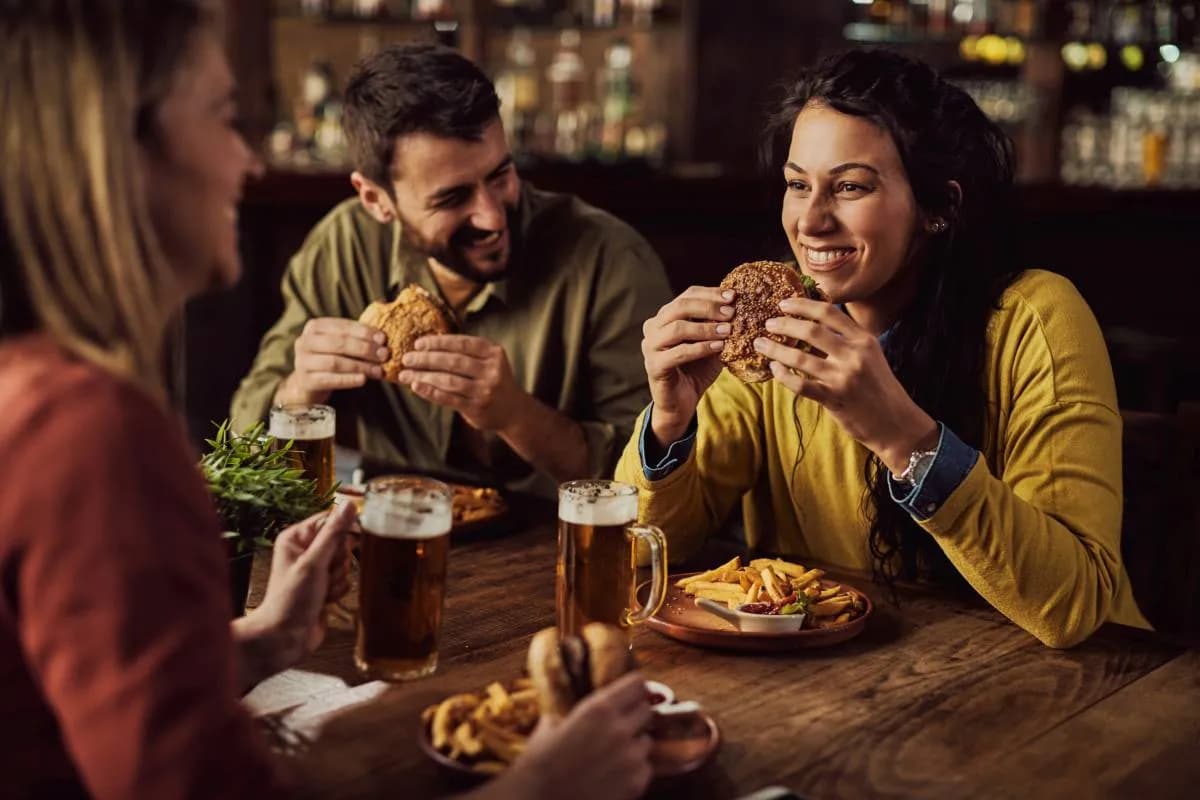 Ustka: Gdzie zjeść tanio i smacznie? Sprawdzone miejsca!