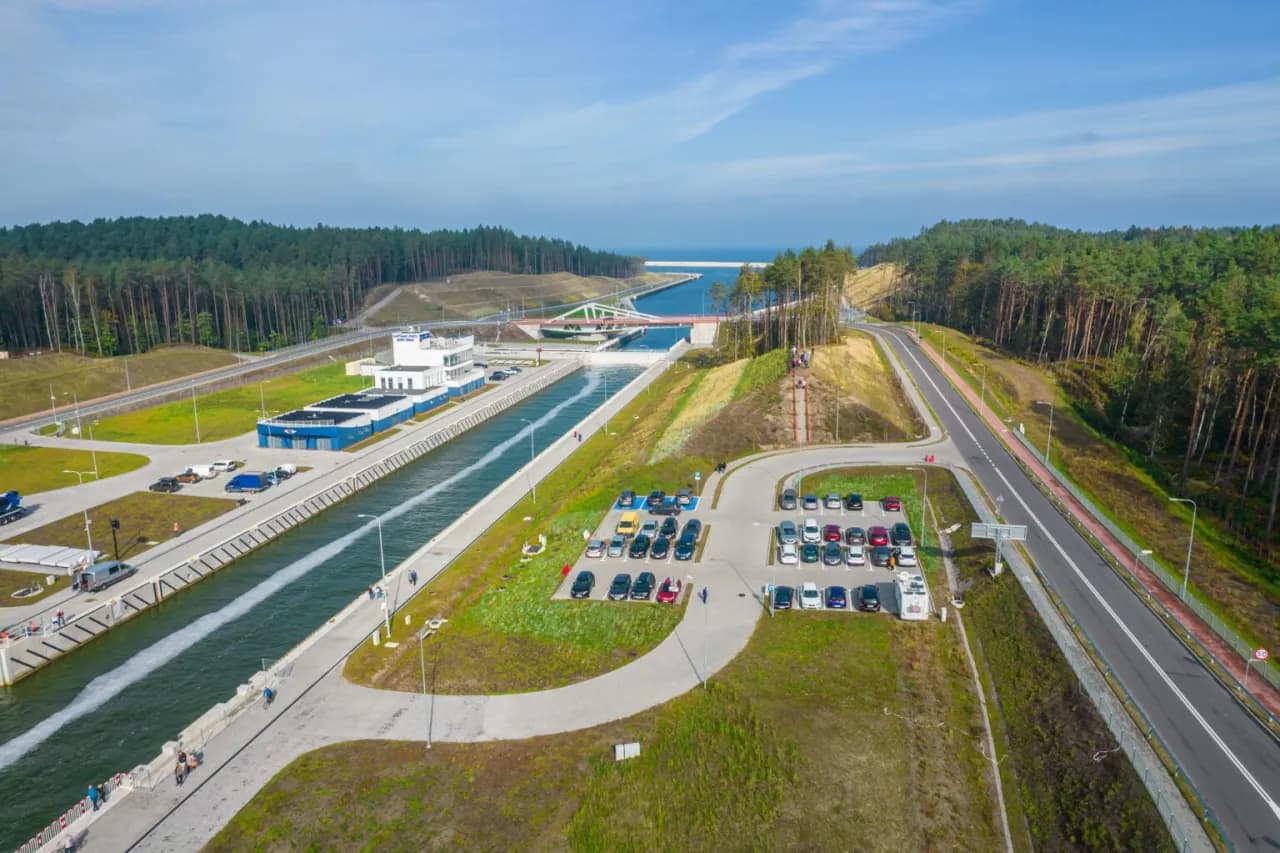 Krynica Morska: Czy warto? Zalety, wady, ceny i atrakcje 2024